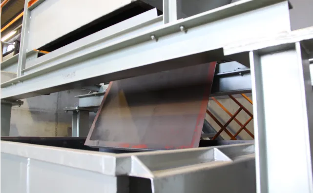 自動開閉式集積BOX